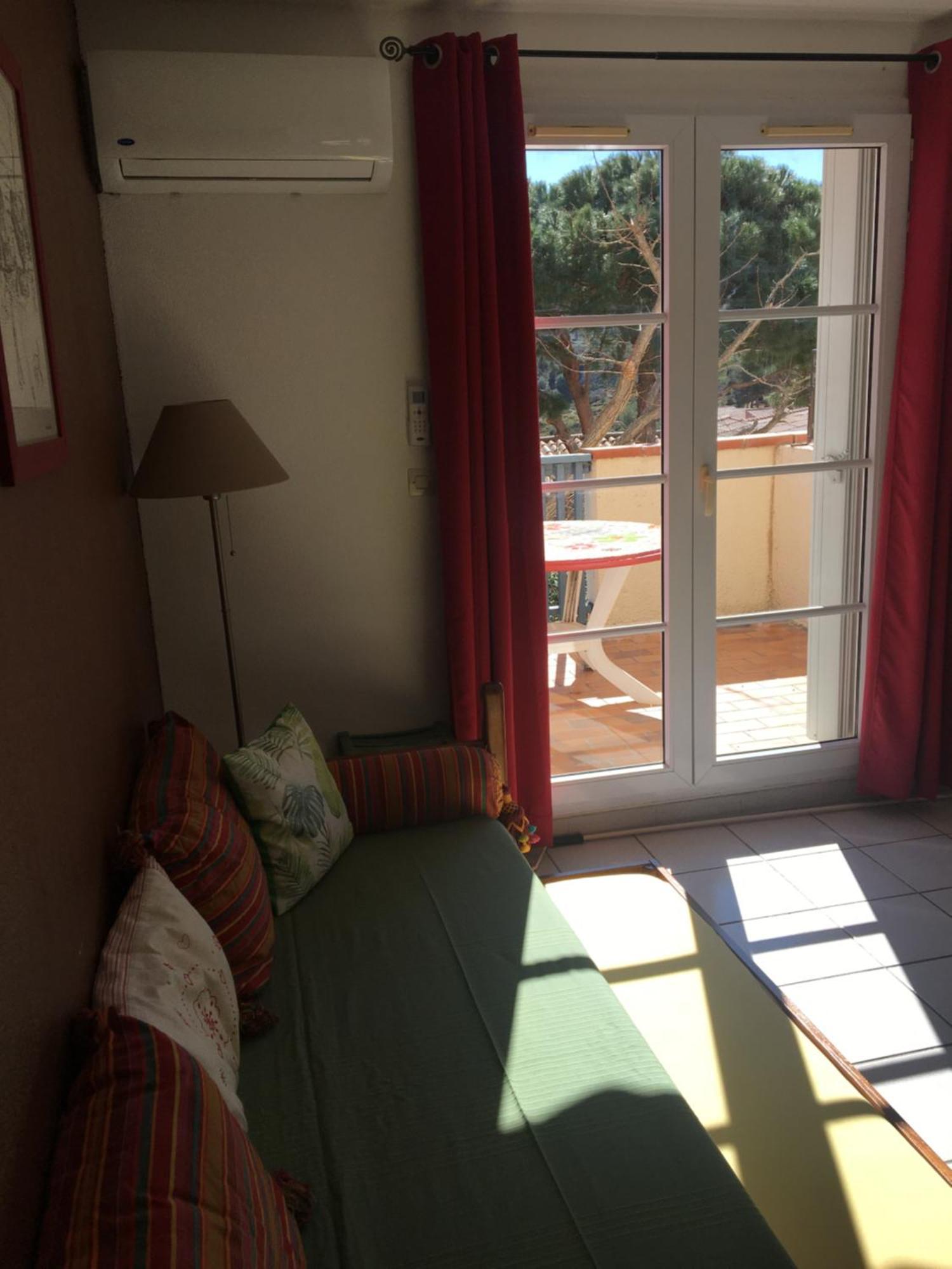 Acacia Apartment