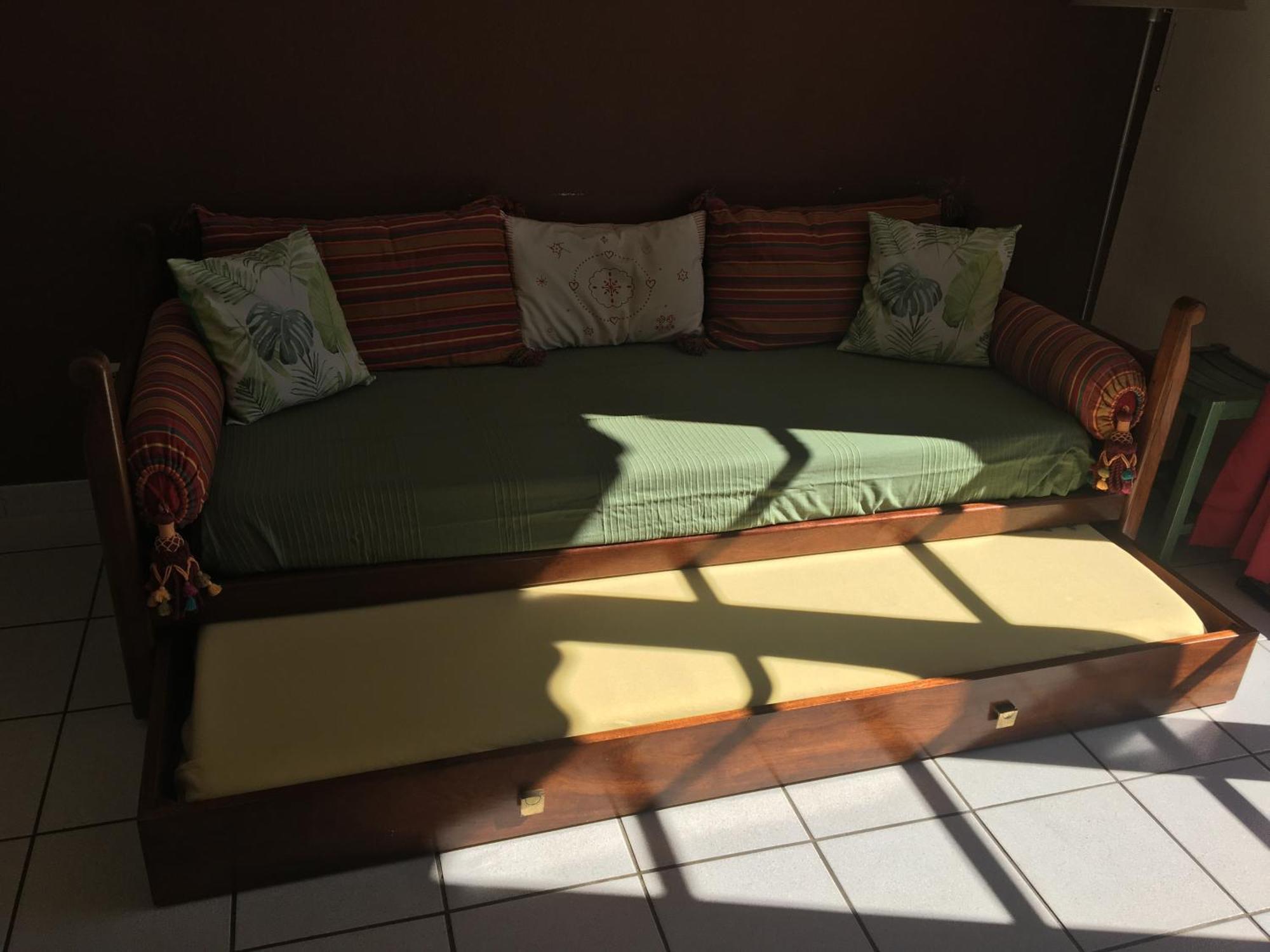 Acacia Apartment